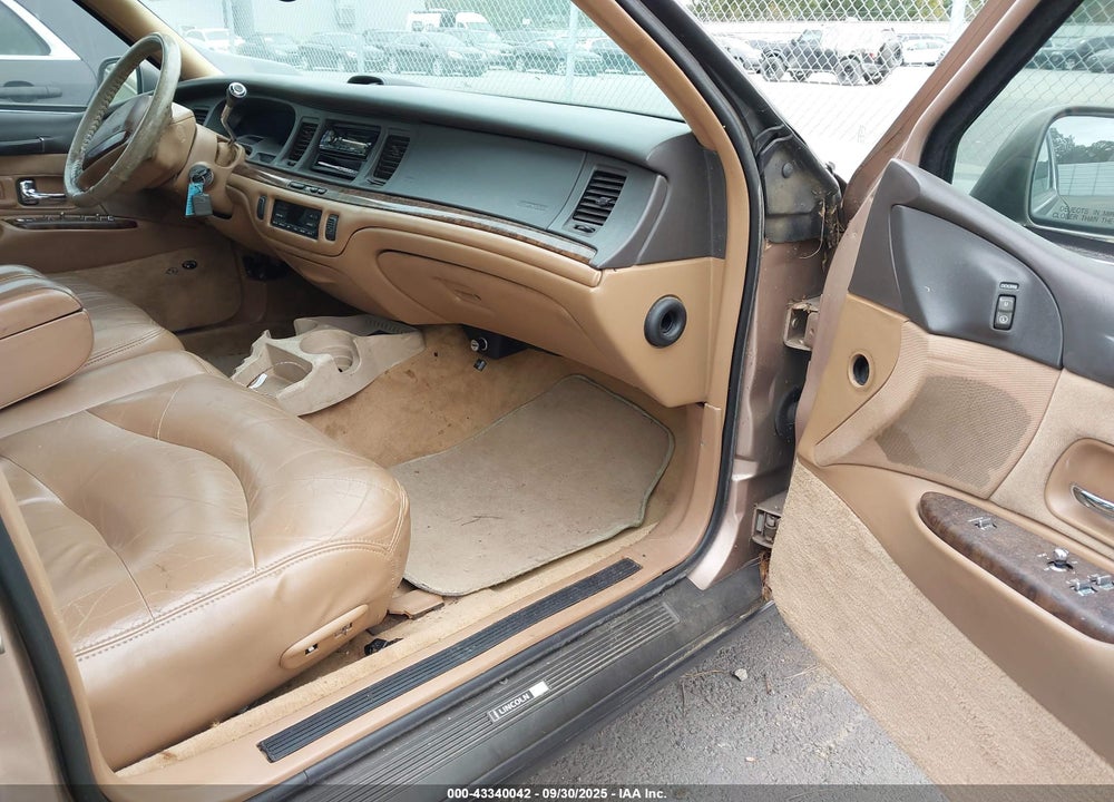 1996 LINCOLN TOWN CAR SGN/DMND ANV/CYPRESS/JN VIN: 1LNLM82W3TY731377
