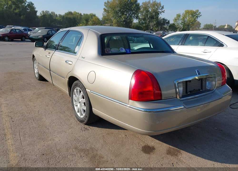 2011 LINCOLN TOWN CAR VIN: 2LNBL8CV2BX764549