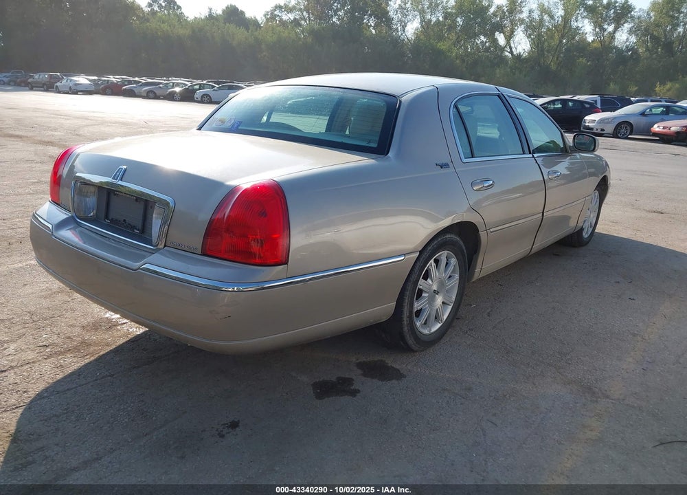 2011 LINCOLN TOWN CAR VIN: 2LNBL8CV2BX764549