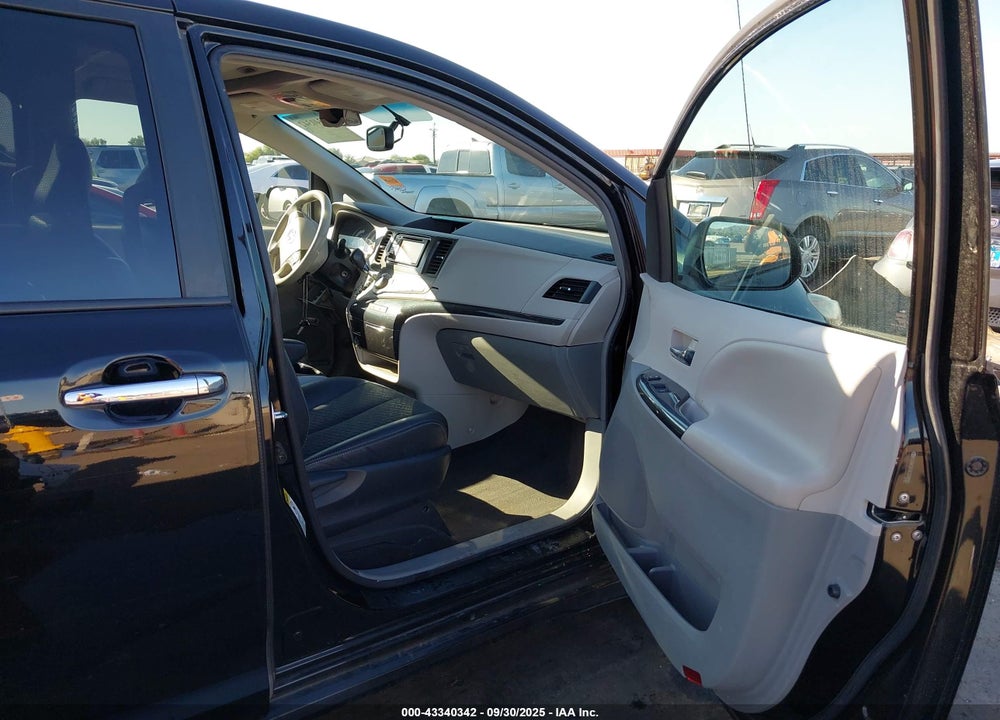 2014 TOYOTA SIENNA SE 8 PASSENGER VIN: 5TDXK3DC4ES508085