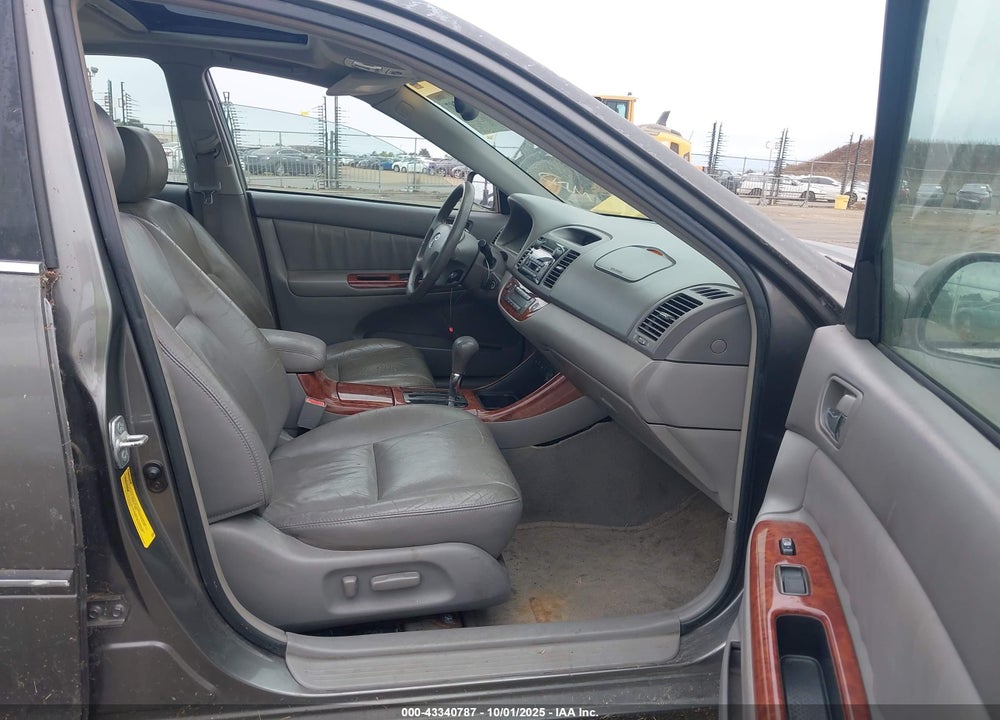 2002 TOYOTA CAMRY XLE VIN: 4T1BE30K72U611762