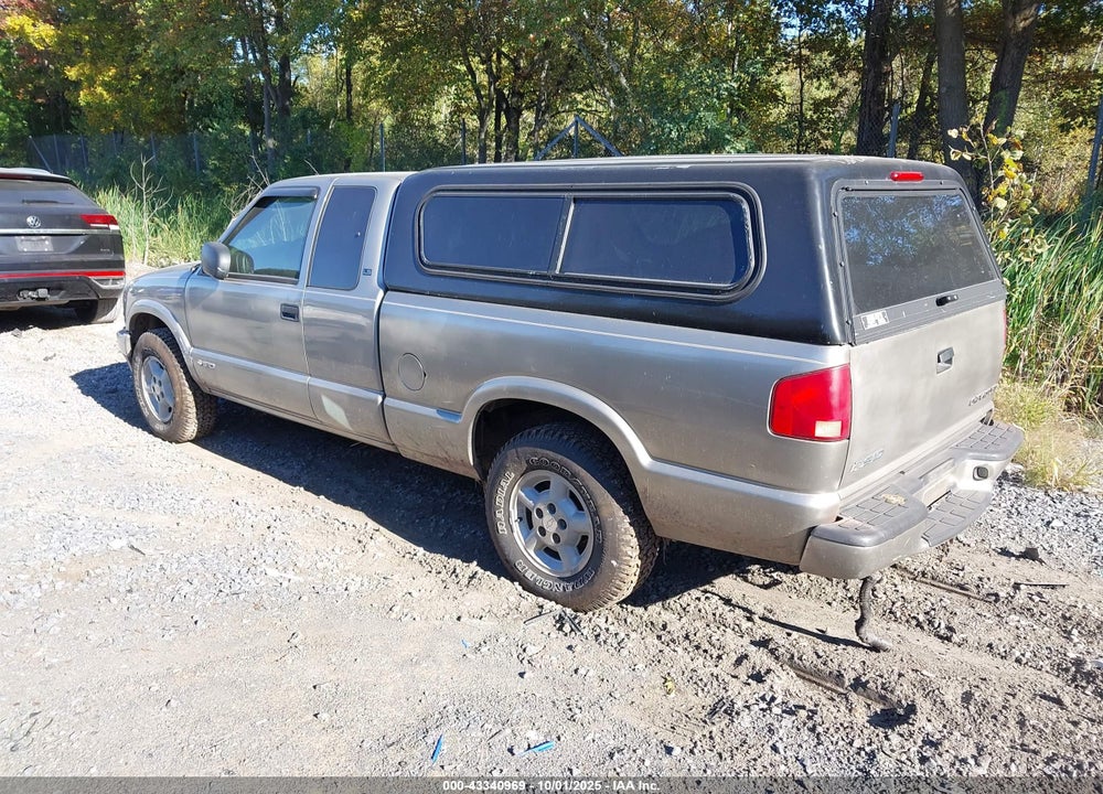 2002 CHEVROLET S-10 LS VIN: 1GCDT19W928202054