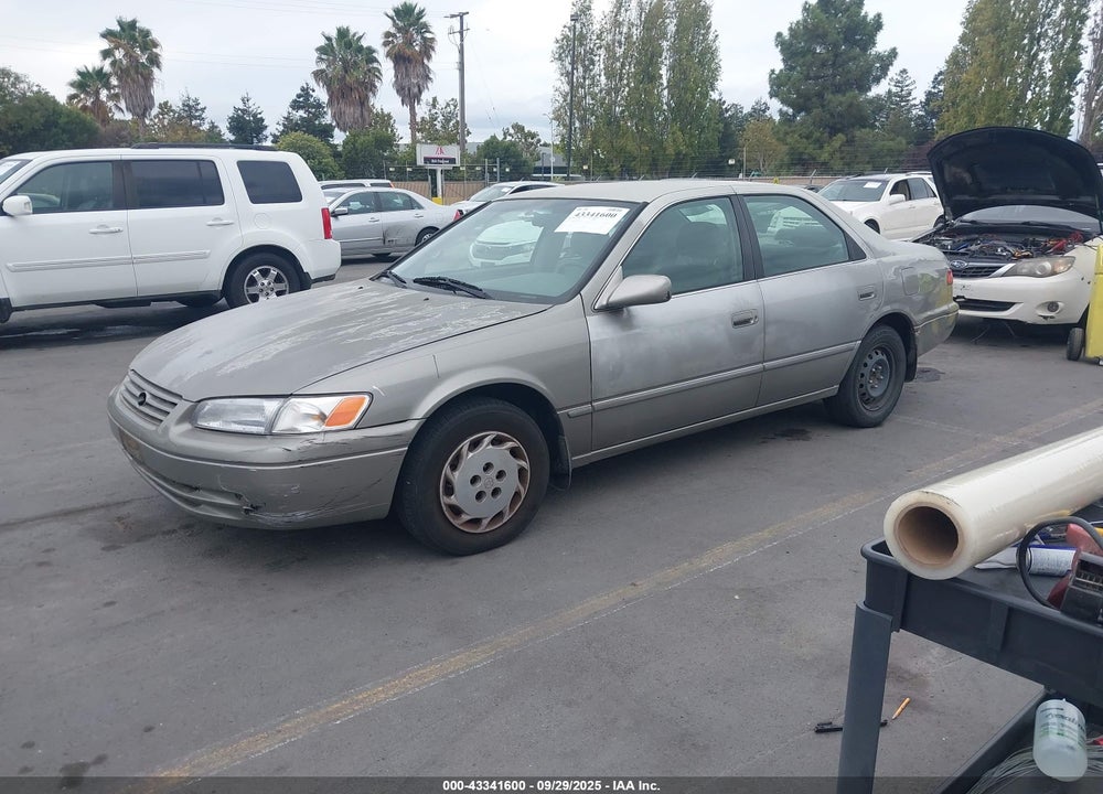 1998 TOYOTA CAMRY LE VIN: JT2BG22K2W0250081