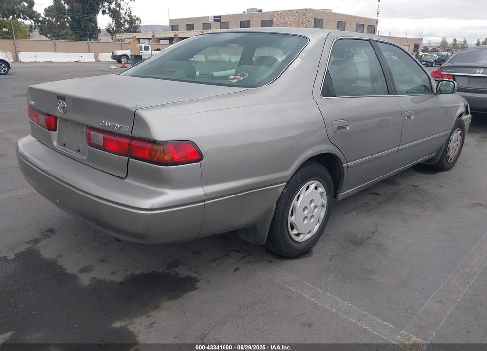 1998 TOYOTA CAMRY LE VIN: JT2BG22K2W0250081