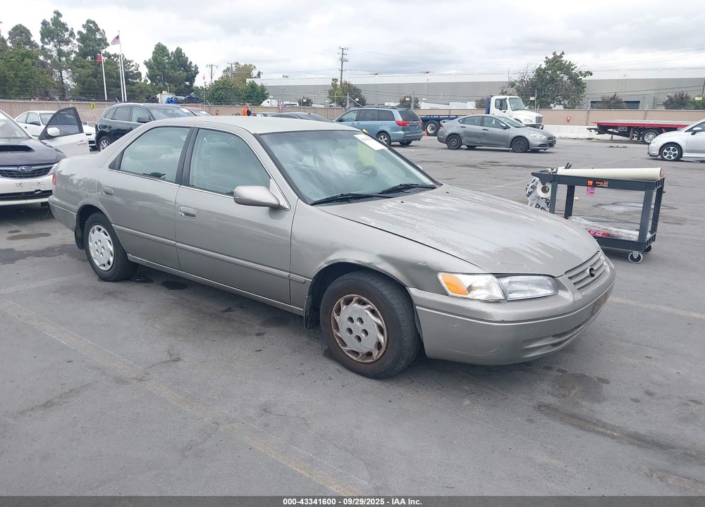 1998 TOYOTA CAMRY LE VIN: JT2BG22K2W0250081