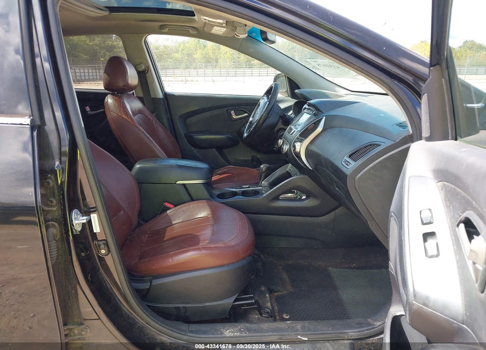 2012 HYUNDAI TUCSON VIN: KM8JU3AC4CU343132