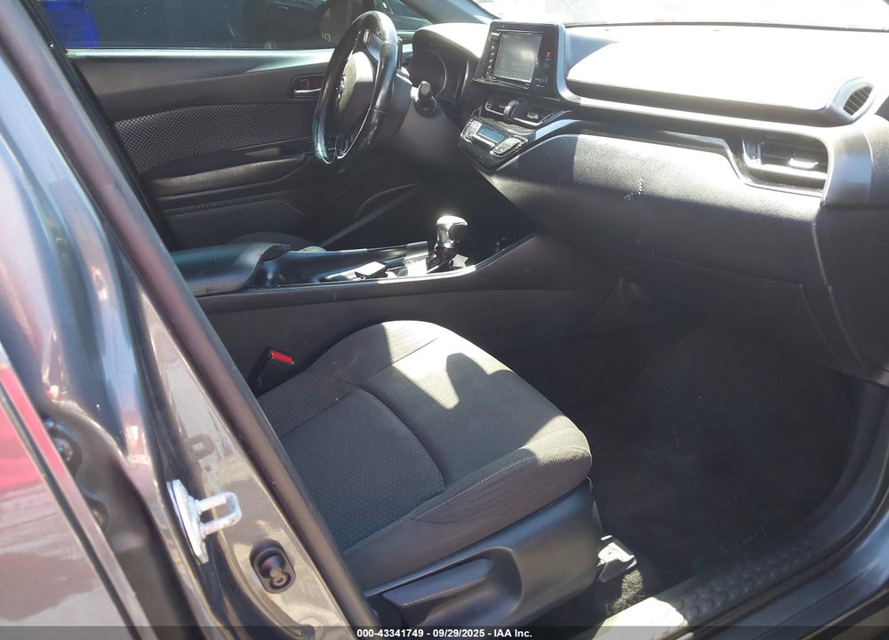 2018 TOYOTA C-HR XLE PREMIUM VIN: NMTKHMBX2JR032481