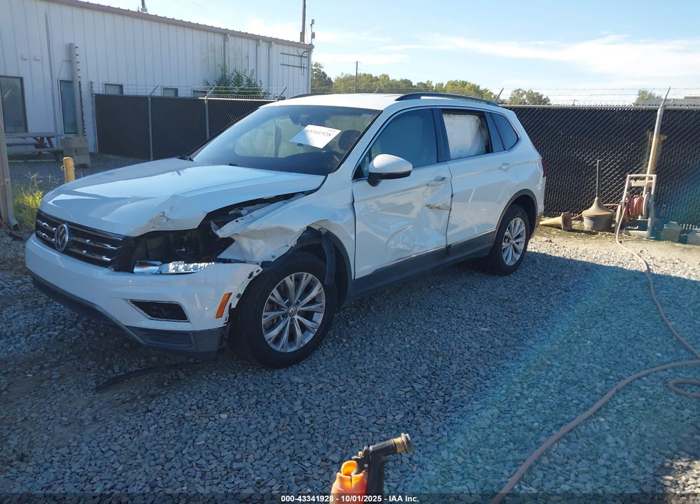 2018 VOLKSWAGEN TIGUAN VIN: 3VV3B7AX2JM211616