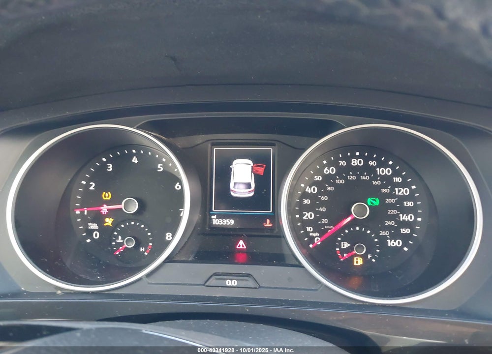 2018 VOLKSWAGEN TIGUAN VIN: 3VV3B7AX2JM211616