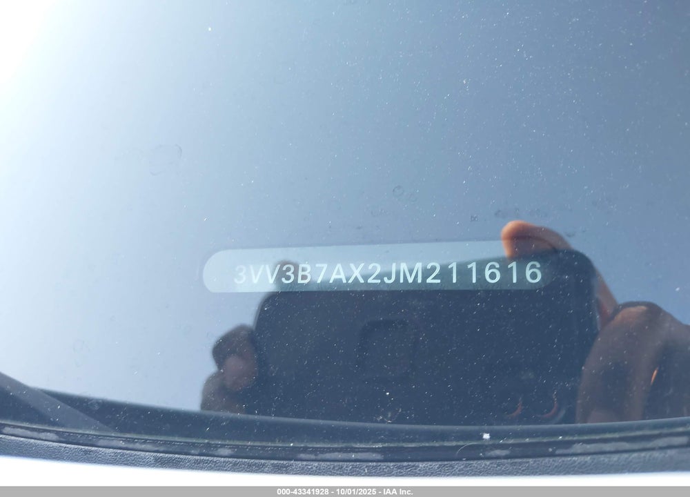 2018 VOLKSWAGEN TIGUAN VIN: 3VV3B7AX2JM211616
