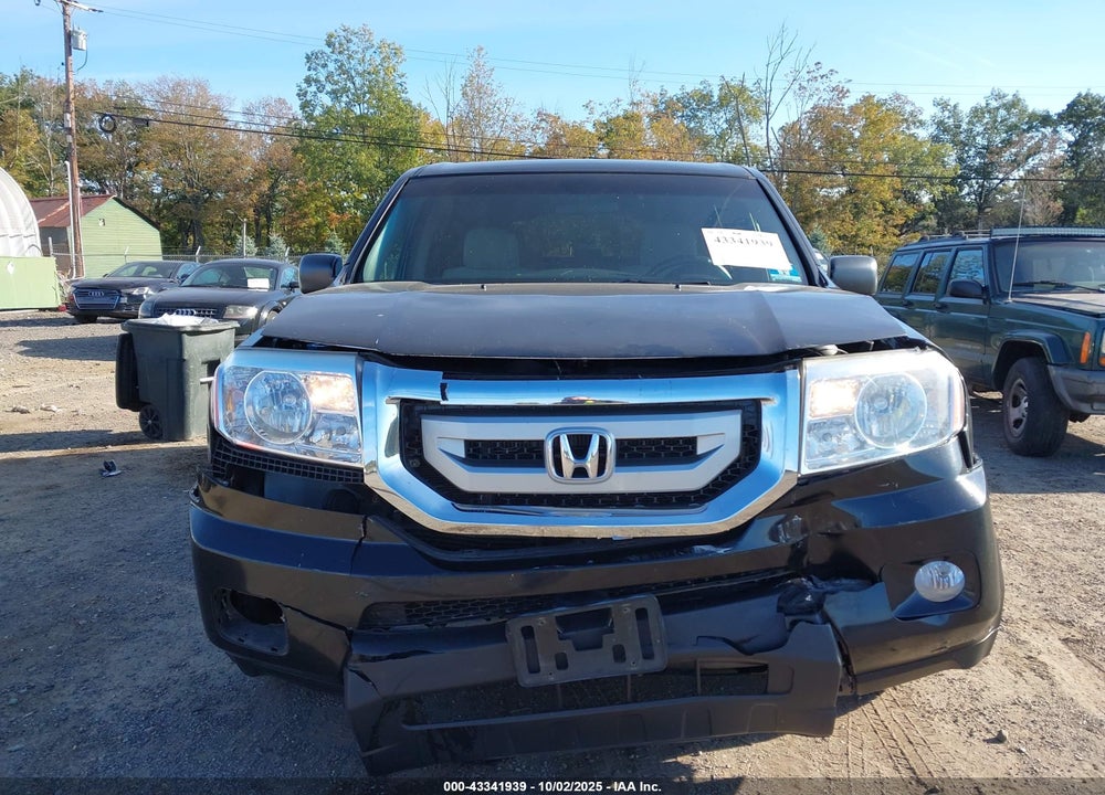2011 HONDA PILOT LX VIN: 5FNYF4H22BB078542