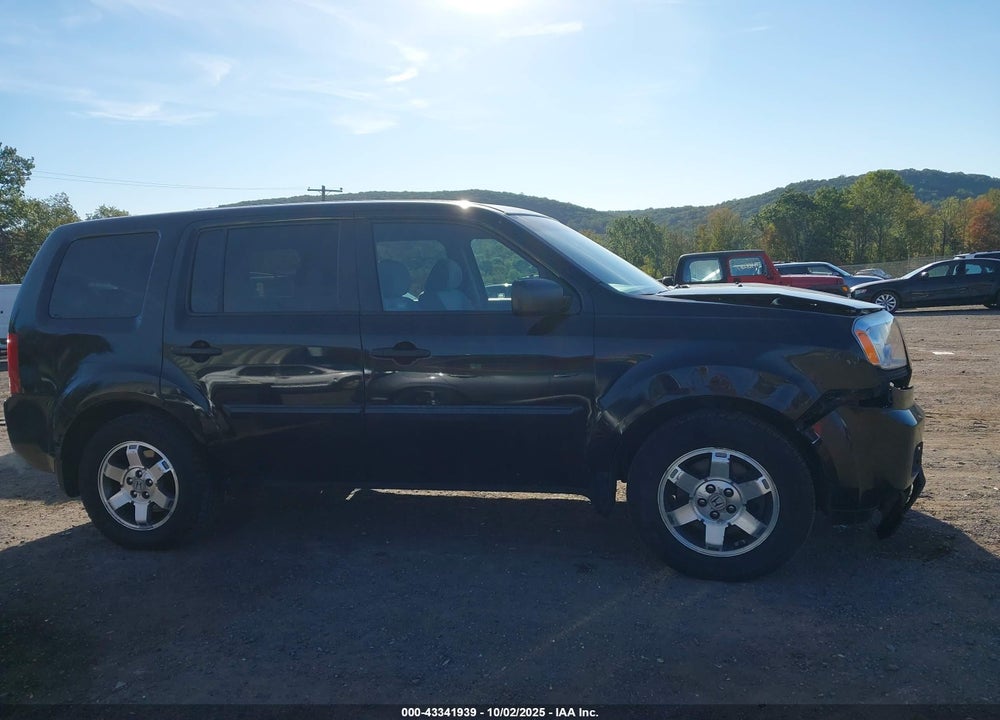 2011 HONDA PILOT LX VIN: 5FNYF4H22BB078542