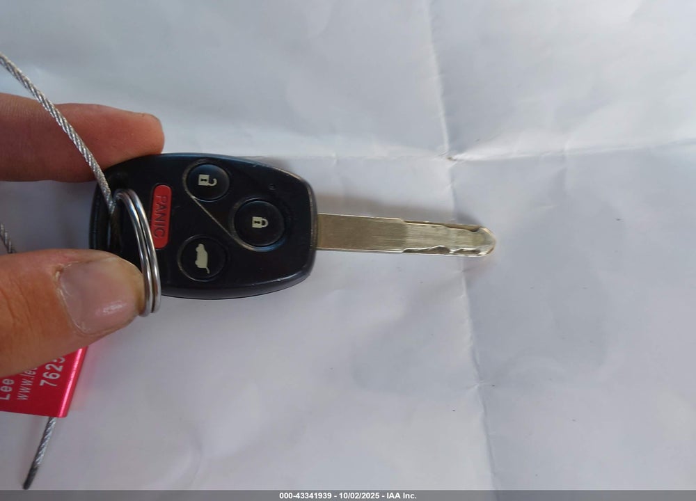 2011 HONDA PILOT LX VIN: 5FNYF4H22BB078542