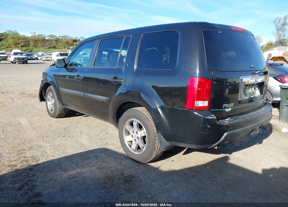 2011 HONDA PILOT LX VIN: 5FNYF4H22BB078542