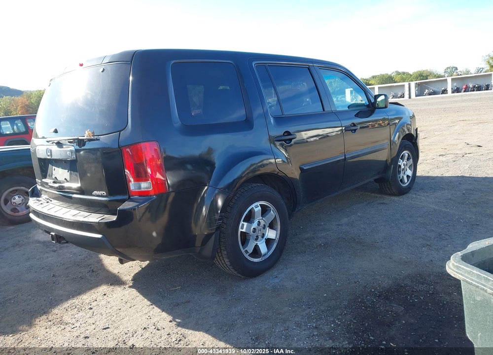 2011 HONDA PILOT LX VIN: 5FNYF4H22BB078542