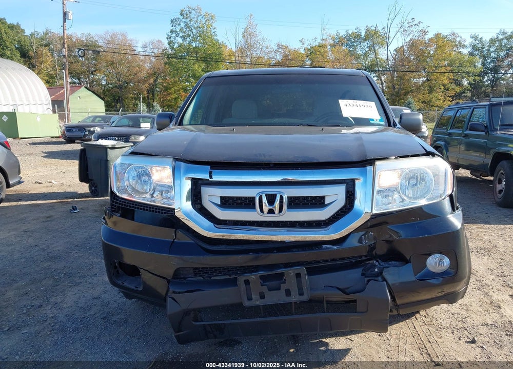 2011 HONDA PILOT LX VIN: 5FNYF4H22BB078542