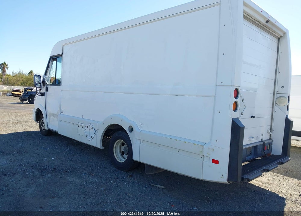 2015 ISUZU COMMERCIAL VAN VIN: JALB4T17XF7W00095