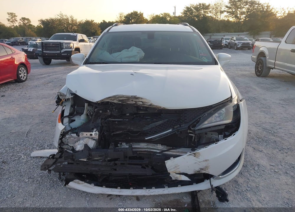 2018 CHRYSLER PACIFICA TOURING L VIN: 2C4RC1BG4JR246085
