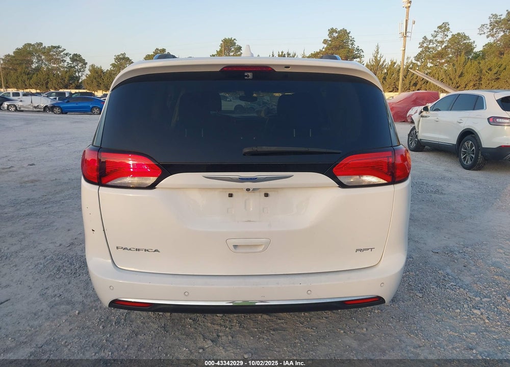 2018 CHRYSLER PACIFICA TOURING L VIN: 2C4RC1BG4JR246085
