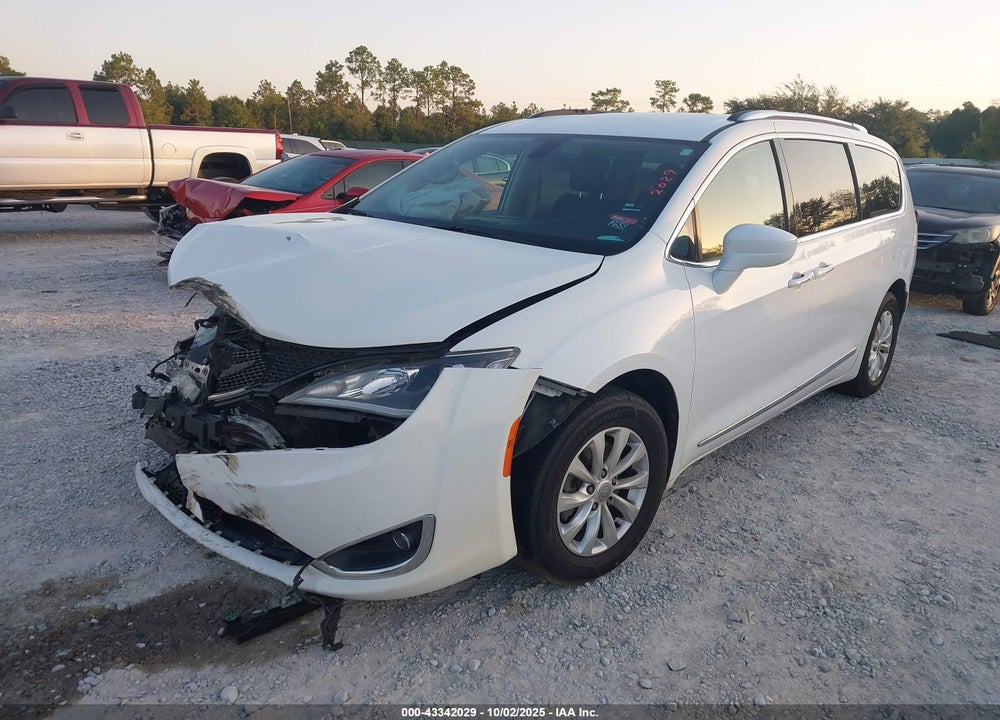 2018 CHRYSLER PACIFICA TOURING L VIN: 2C4RC1BG4JR246085