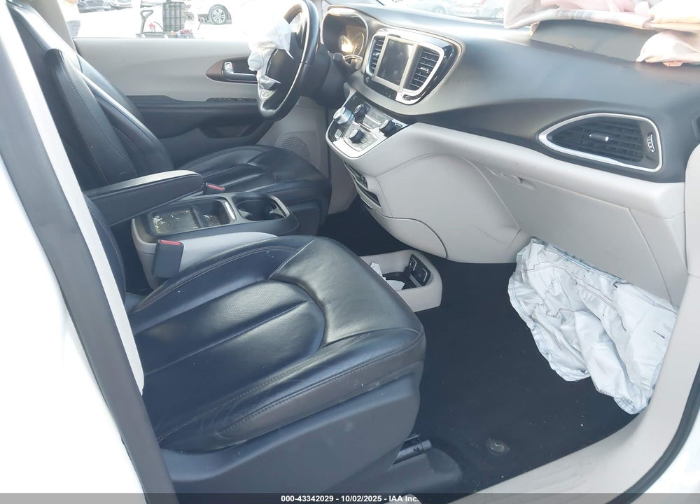 2018 CHRYSLER PACIFICA TOURING L VIN: 2C4RC1BG4JR246085