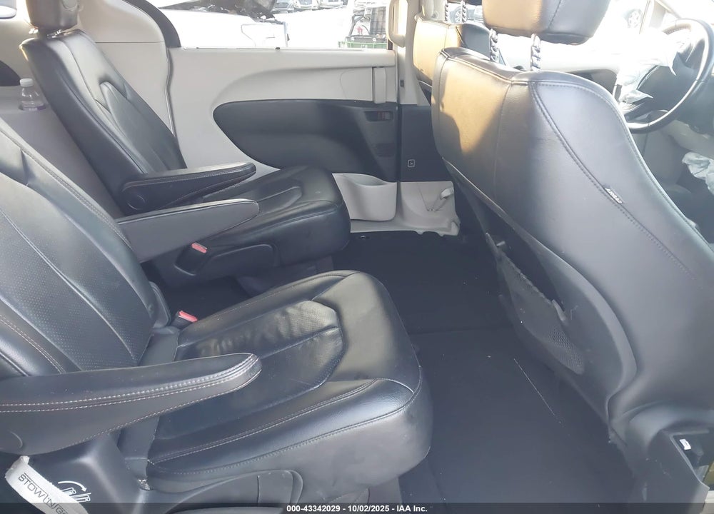 2018 CHRYSLER PACIFICA TOURING L VIN: 2C4RC1BG4JR246085