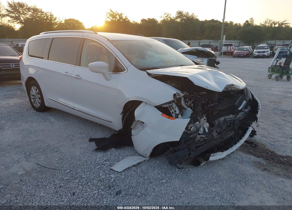2018 CHRYSLER PACIFICA TOURING L VIN: 2C4RC1BG4JR246085