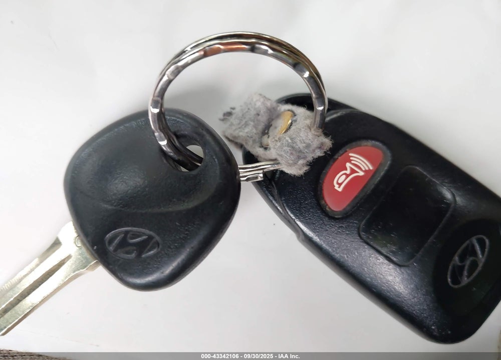 2012 HYUNDAI ELANTRA VIN: KMHDH4AE8CU173530