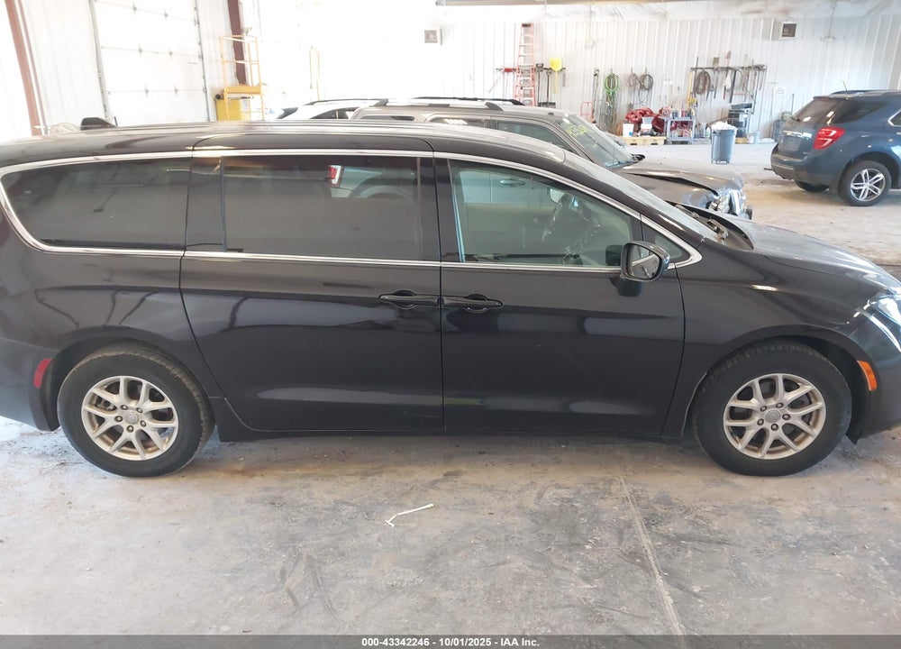 2017 CHRYSLER PACIFICA LX VIN: 2C4RC1CG5HR525425