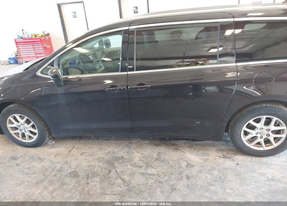 2017 CHRYSLER PACIFICA LX VIN: 2C4RC1CG5HR525425