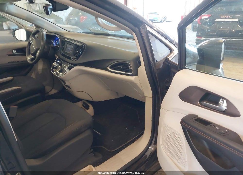 2017 CHRYSLER PACIFICA LX VIN: 2C4RC1CG5HR525425