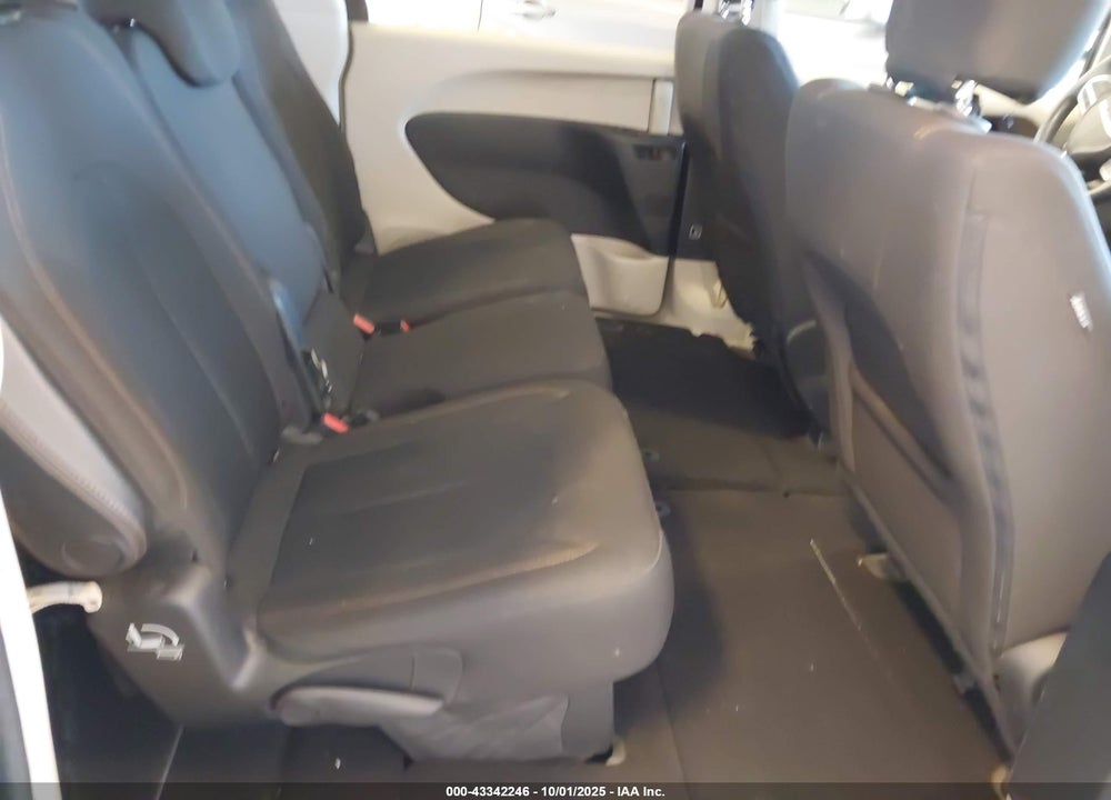 2017 CHRYSLER PACIFICA LX VIN: 2C4RC1CG5HR525425