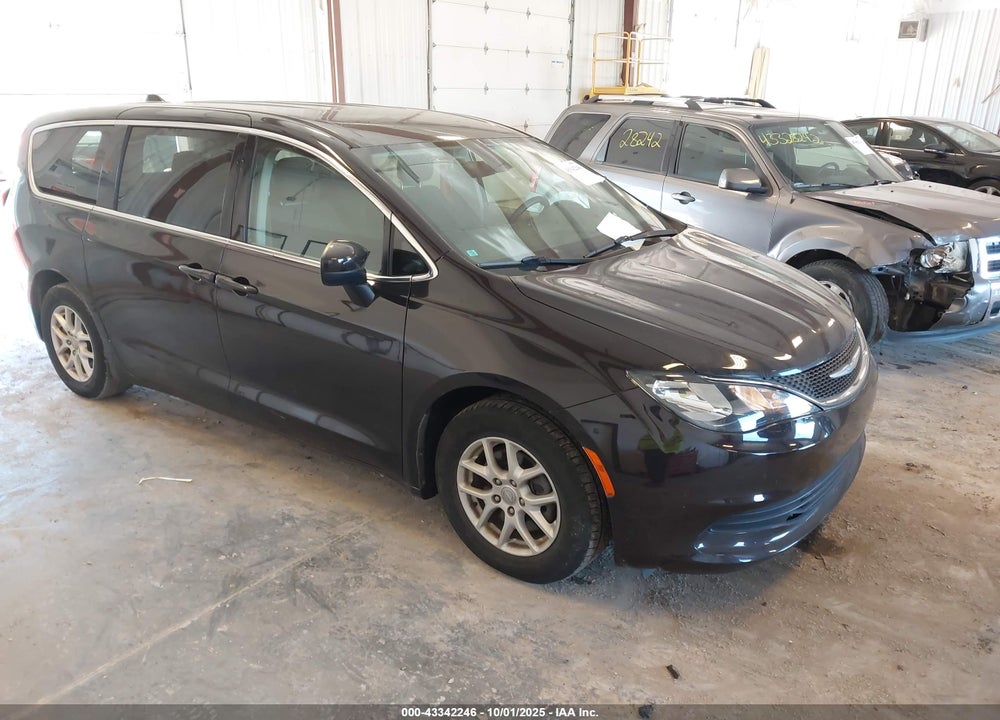 2017 CHRYSLER PACIFICA LX VIN: 2C4RC1CG5HR525425