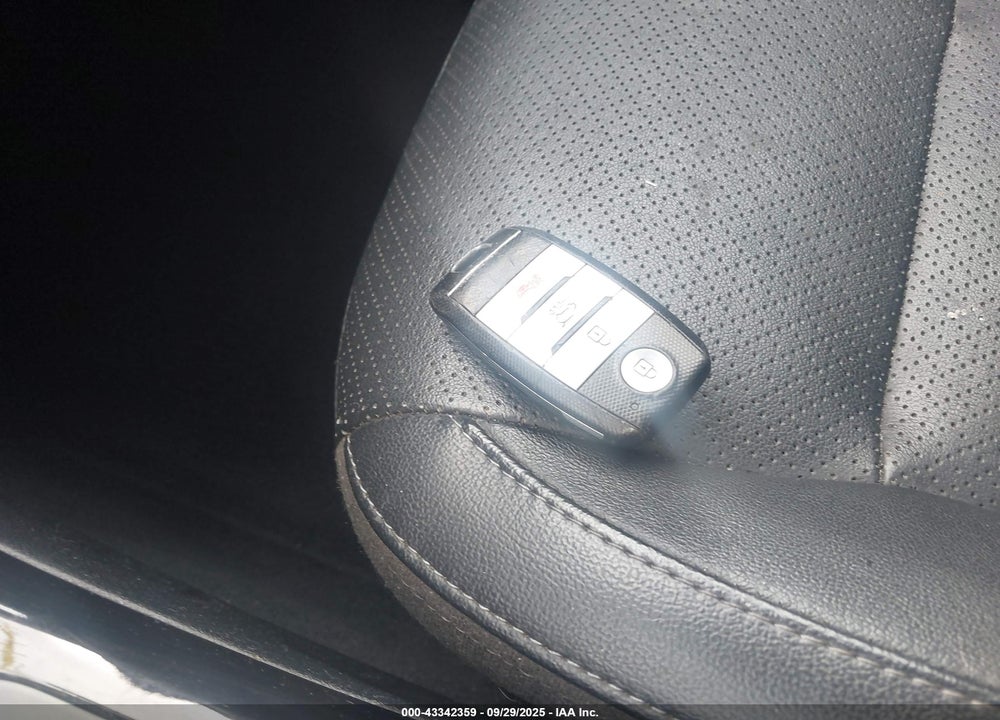 2019 KIA SORENTO 3.3L EX VIN: 5XYPHDA58KG545143
