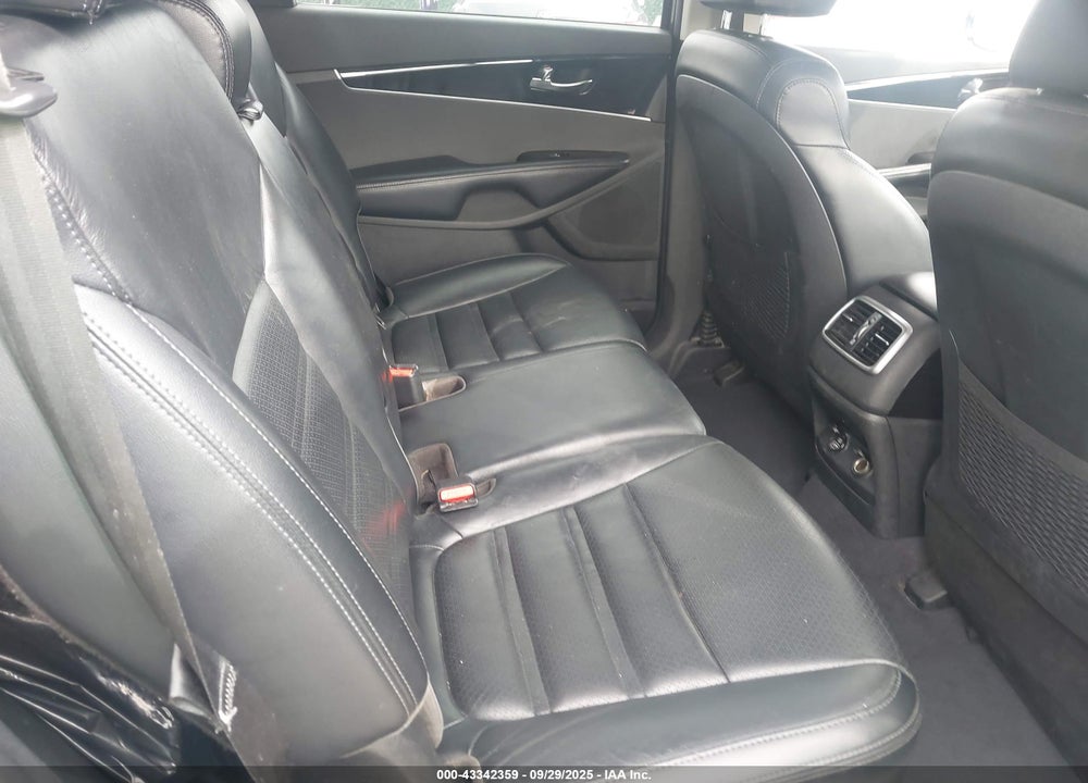 2019 KIA SORENTO 3.3L EX VIN: 5XYPHDA58KG545143