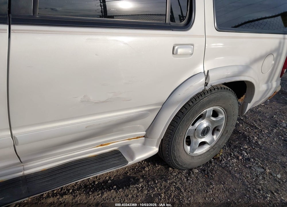 2000 FORD EXPLORER LIMITED VIN: 1FMDU85P2YZB38250