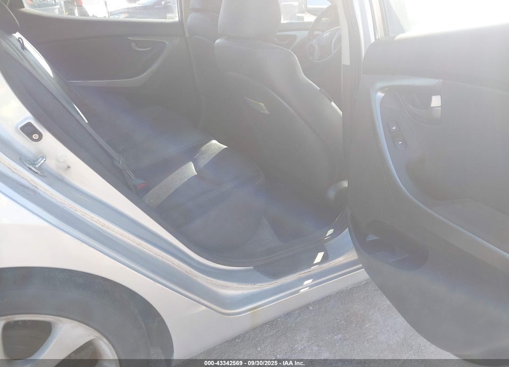 2013 HYUNDAI ELANTRA VIN: KMHDH4AE7DU670845