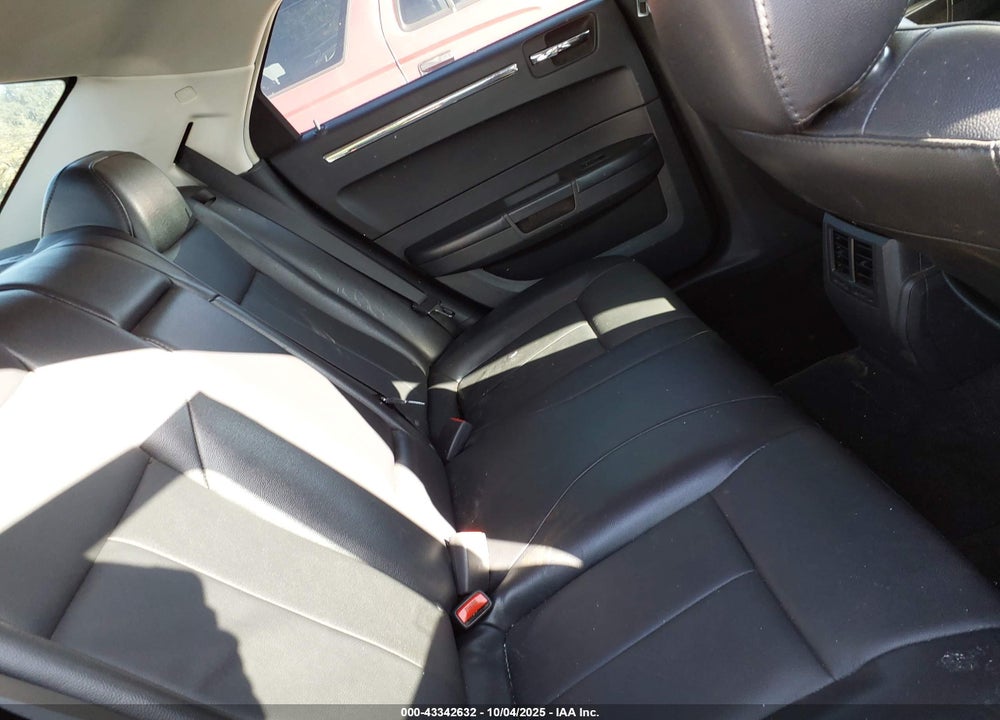 2010 CHRYSLER 300 VIN: 2C3CK5CV4AH319012