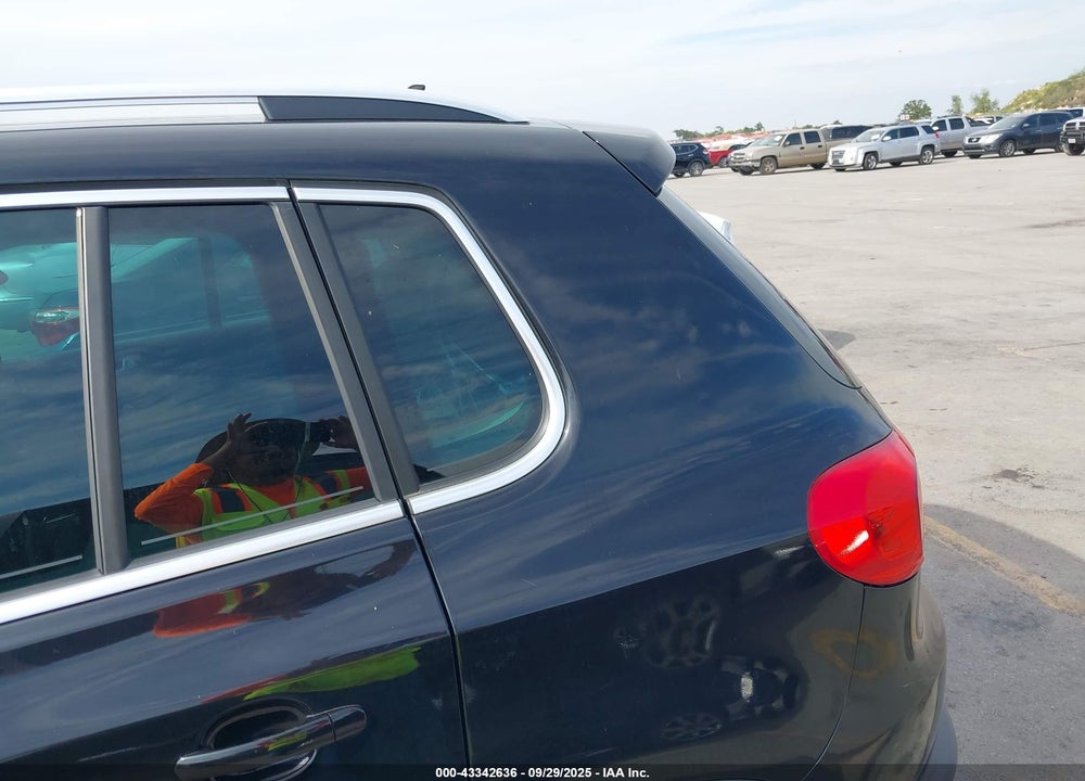 2017 VOLKSWAGEN TIGUAN VIN: WVGRV7AX0HK002940