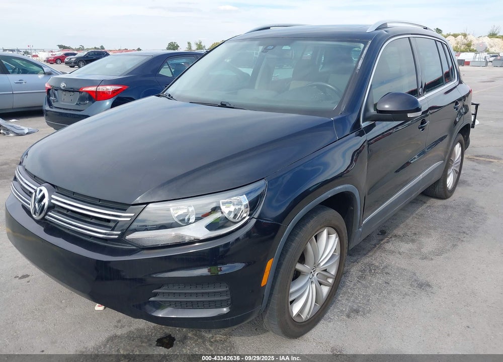 2017 VOLKSWAGEN TIGUAN VIN: WVGRV7AX0HK002940