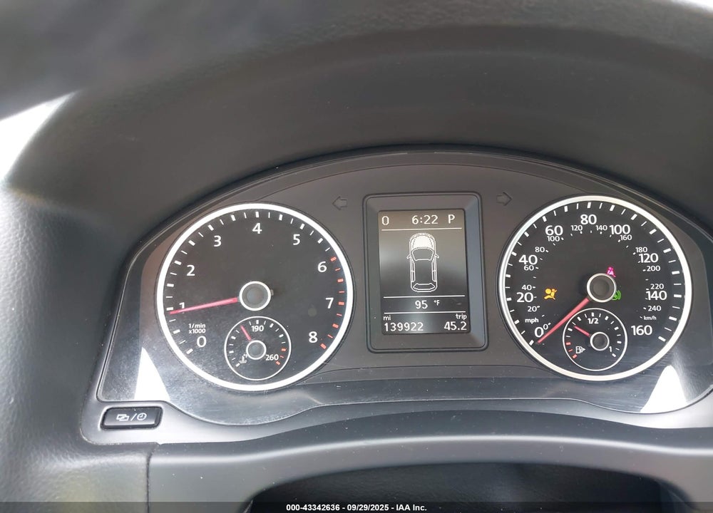 2017 VOLKSWAGEN TIGUAN VIN: WVGRV7AX0HK002940