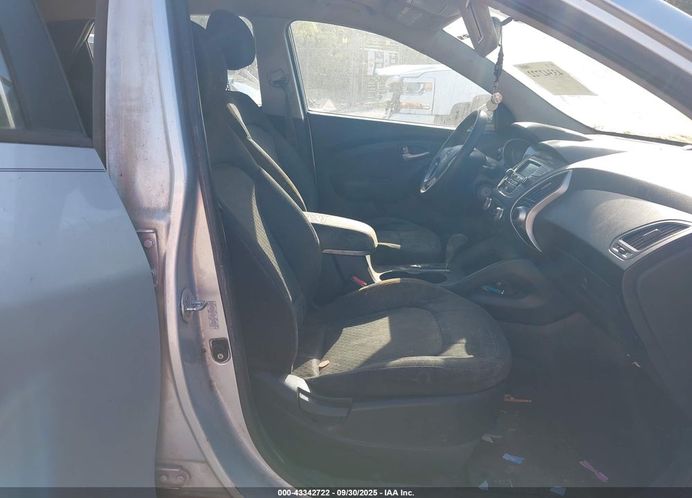 2011 HYUNDAI TUCSON GL VIN: KM8JT3AB3BU200536