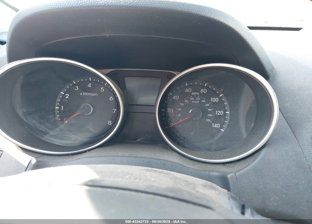 2011 HYUNDAI TUCSON GL VIN: KM8JT3AB3BU200536