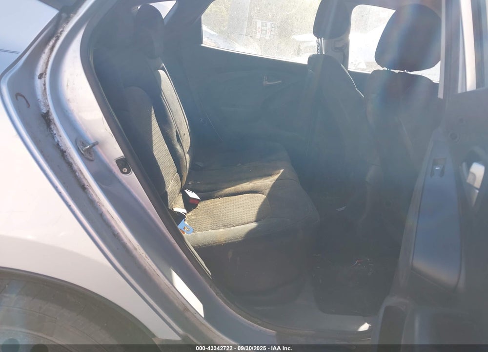 2011 HYUNDAI TUCSON GL VIN: KM8JT3AB3BU200536
