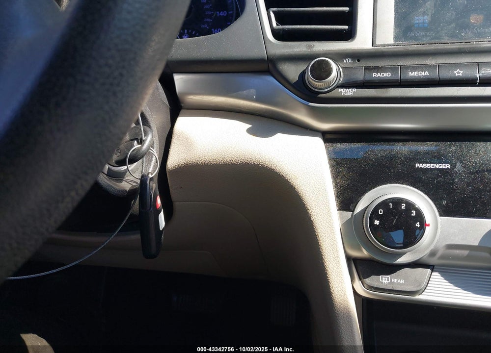 2019 HYUNDAI ELANTRA VIN: 5NPD84LF5KH457863