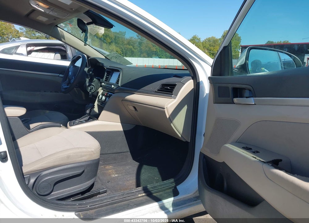 2019 HYUNDAI ELANTRA VIN: 5NPD84LF5KH457863