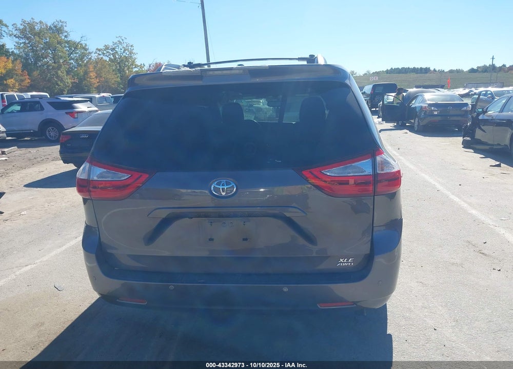 2017 TOYOTA SIENNA XLE PREMIUM 7 PASSENGER VIN: 5TDDZ3DC2HS153596