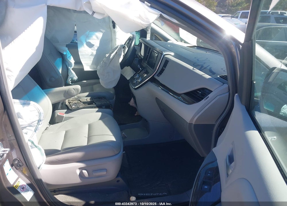 2017 TOYOTA SIENNA XLE PREMIUM 7 PASSENGER VIN: 5TDDZ3DC2HS153596