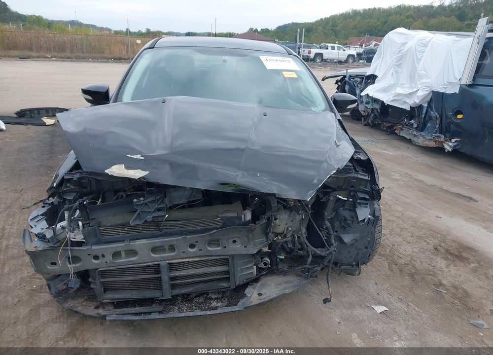 2015 FORD FOCUS SE VIN: 1FADP3K27FL288562