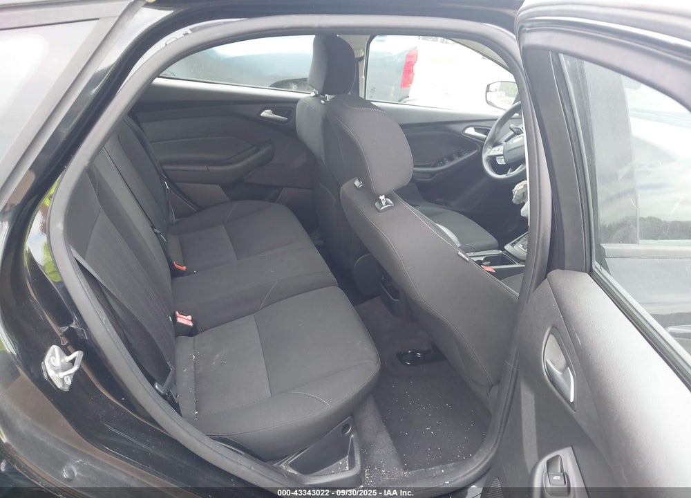 2015 FORD FOCUS SE VIN: 1FADP3K27FL288562